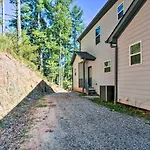 Lovely Helen Townhome With Golf Course Views!