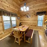 2 Bed Cabin Hot Tub Close To Helen #16