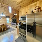 2 Bed Cabin Hot Tub Close To Helen #16