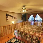 Cute Cabin Creek & Firepit #12