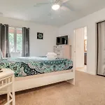 Spacious Rustic Helen Abode About Half Mi From Tubing!