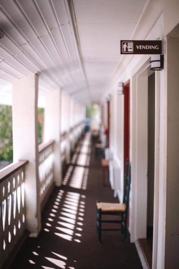 Motel Riverbend &