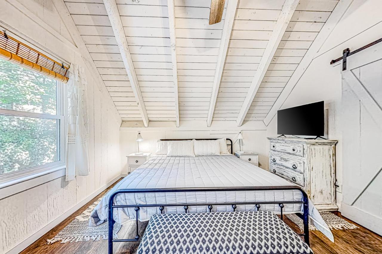 Honey Bear Hideaway