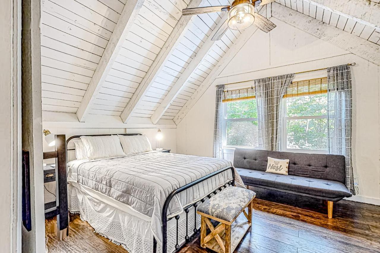 Holiday home Honey Bear Hideaway
