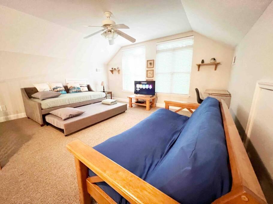 Peaceful Treetop Escape! Pool Table, Grill, Games, Sleeps 10! Helen