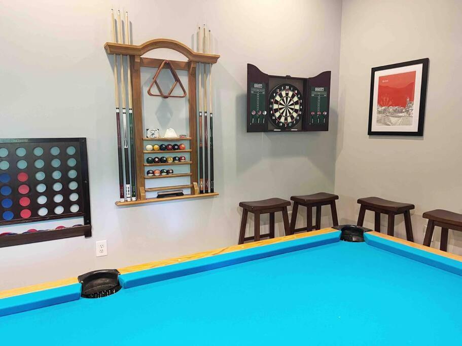 Peaceful Treetop Escape! Pool Table, Grill, Games, Sleeps 10! Holiday home Helen