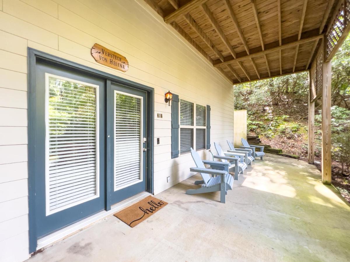 Peaceful Treetop Escape! Pool Table, Grill, Games, Sleeps 10!