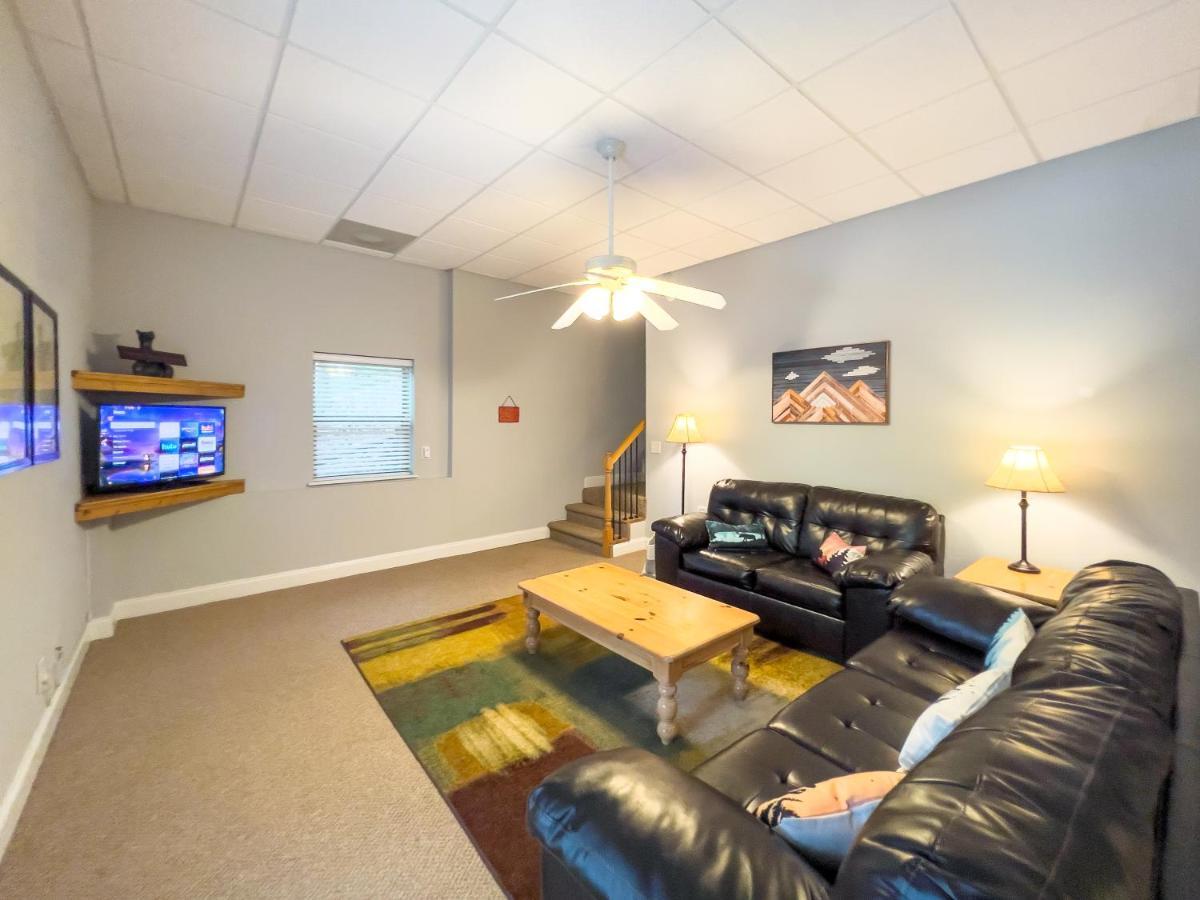 Peaceful Treetop Escape! Pool Table, Grill, Games, Sleeps 10! *