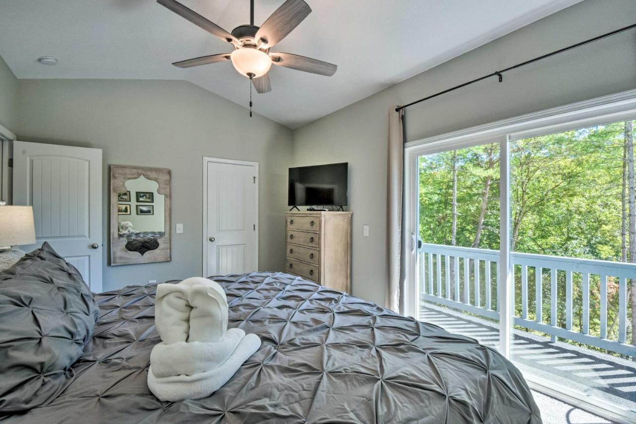 Lovely Townhome With Golf Course Views!