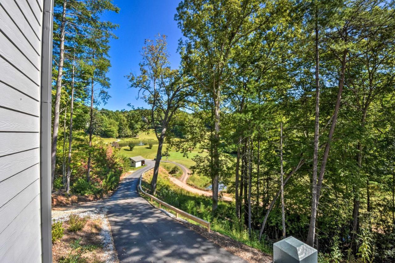 Lovely Townhome With Golf Course Views! Holiday home *