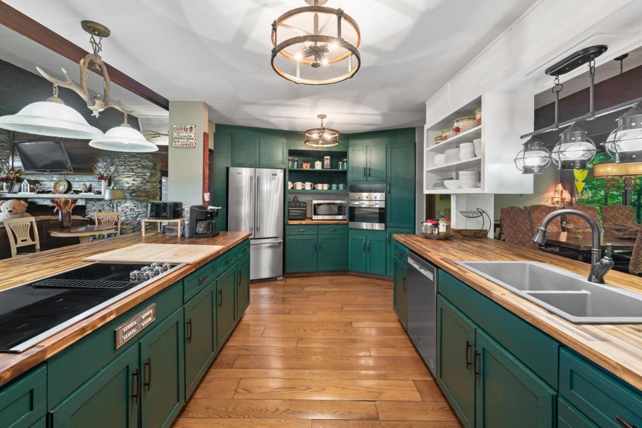 Mountain View Helen! Luxury Retreat In Downtown Helen!