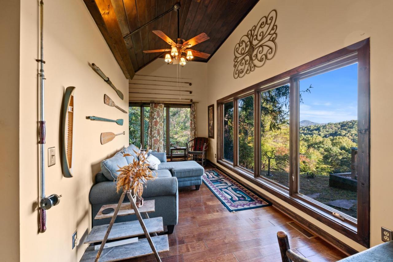 Holiday home Mountain View Helen! Luxury Retreat In Downtown Helen!