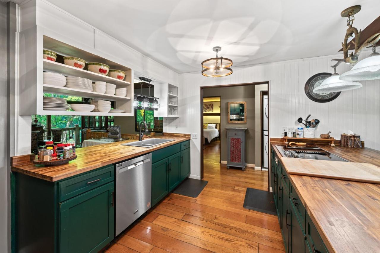 Holiday home Mountain View Helen! Luxury Retreat In Downtown Helen!