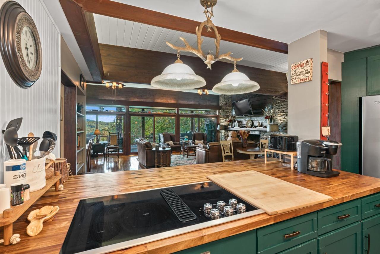 Holiday home Mountain View Helen! Luxury Retreat In Downtown Helen!