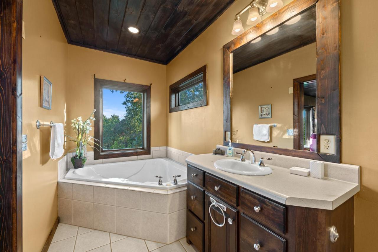 Mountain View Helen! Luxury Retreat In Downtown Helen! Helen