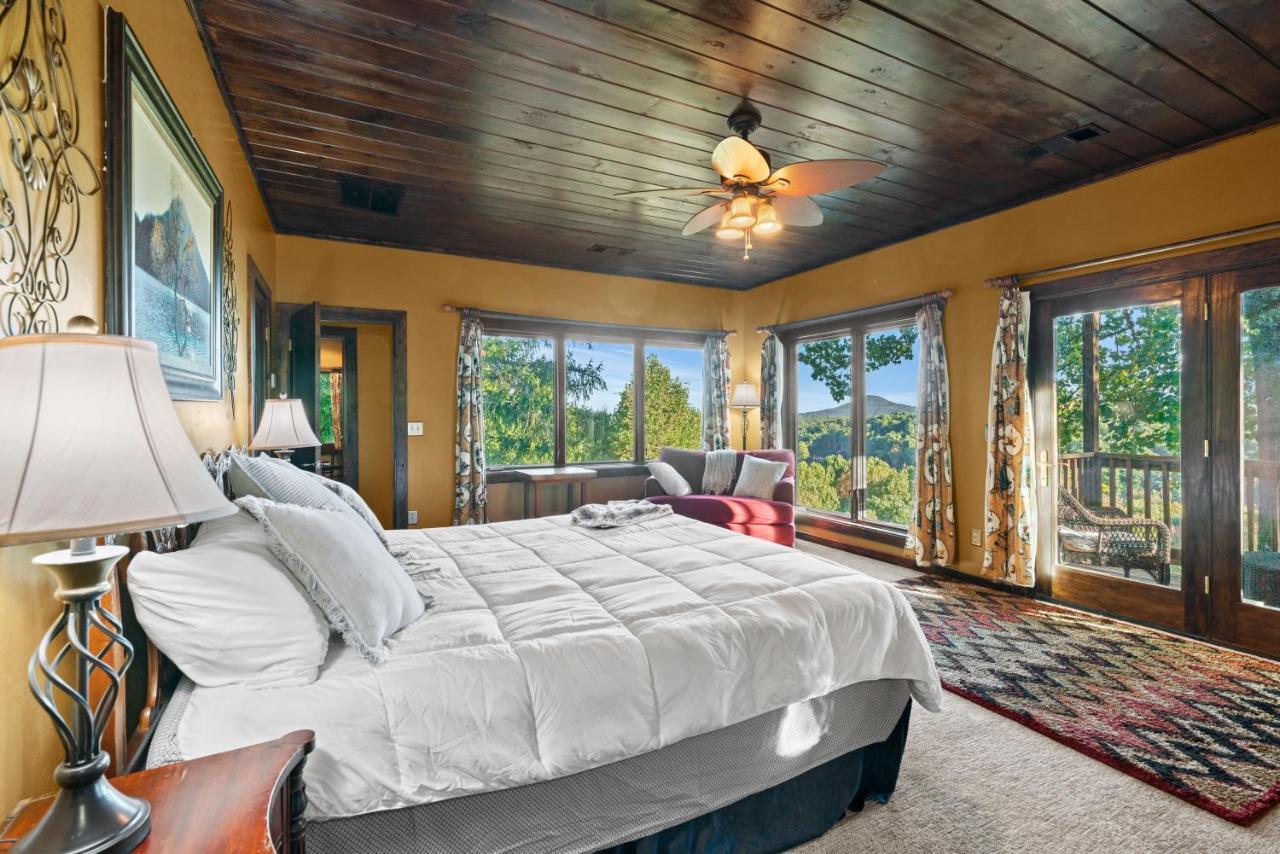 Holiday home Mountain View Helen! Luxury Retreat In Downtown Helen!
