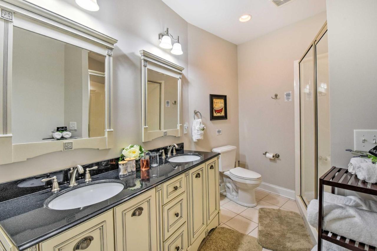 Retreat With Hot Tub, 2 Mi To Downtown! *
