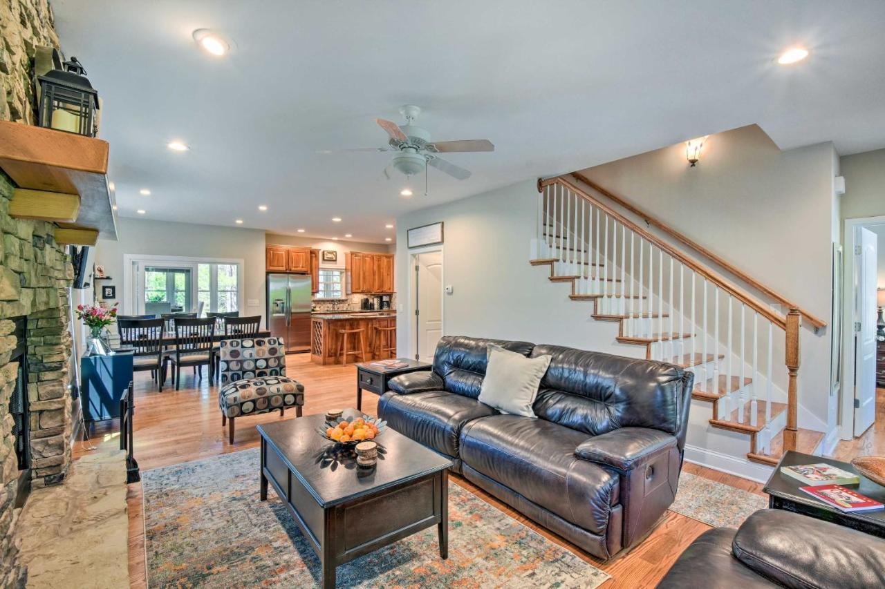 Retreat With Hot Tub, 2 Mi To Downtown! Holiday home Helen