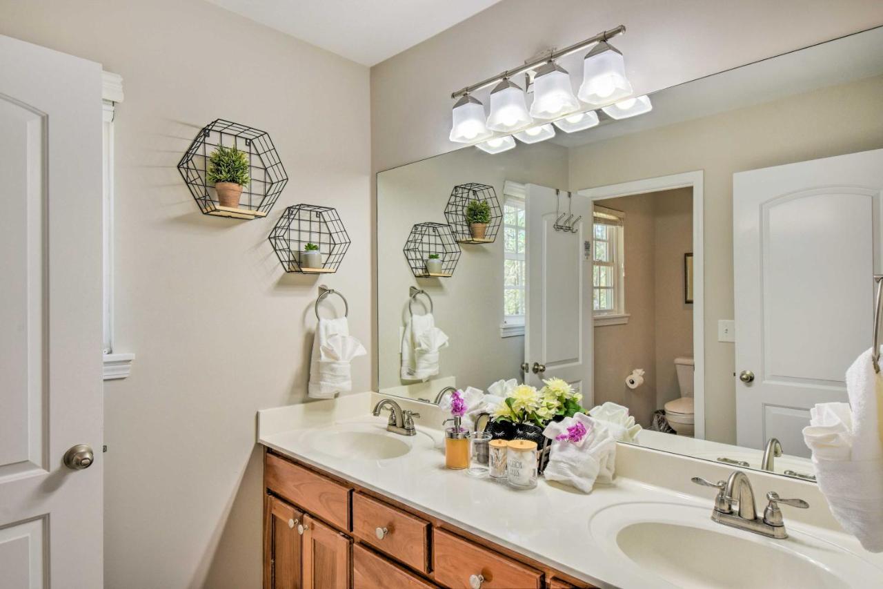 Holiday home Retreat With Hot Tub, 2 Mi To Downtown! Helen