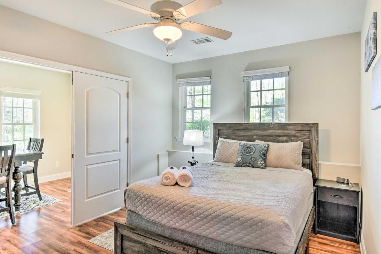 Holiday home Retreat With Hot Tub, 2 Mi To Downtown! *