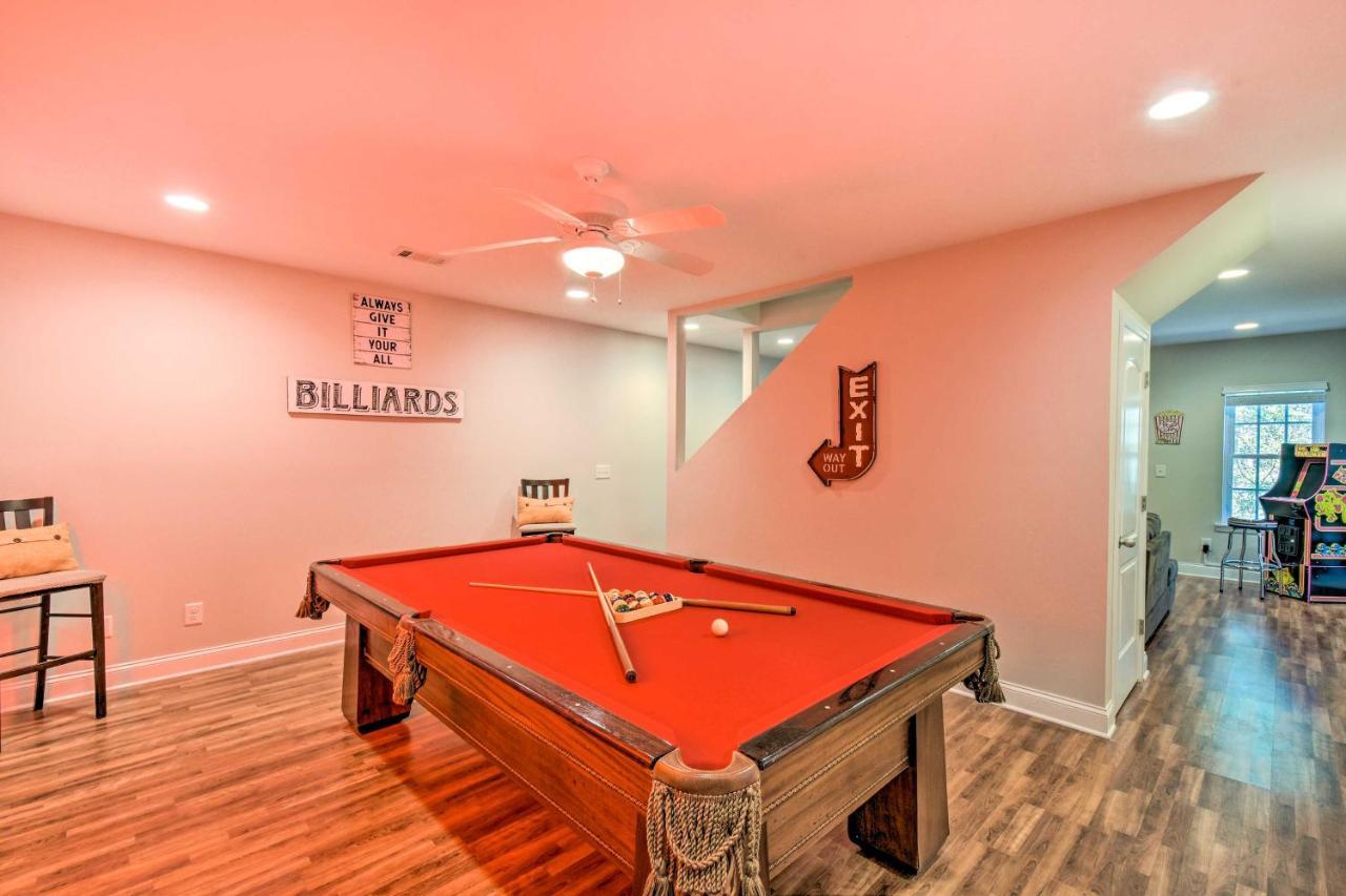 Retreat With Hot Tub, 2 Mi To Downtown! Holiday home
