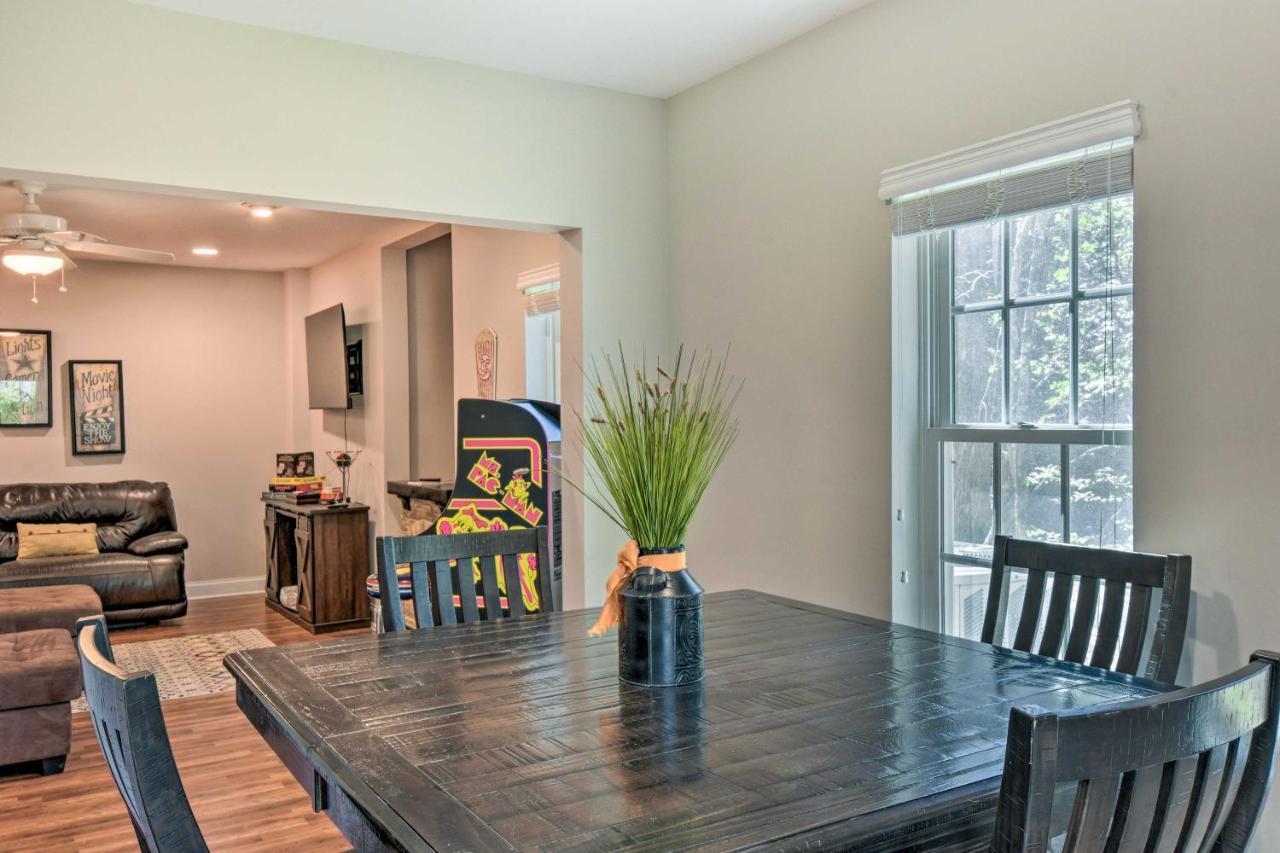 Retreat With Hot Tub, 2 Mi To Downtown! Holiday home Helen