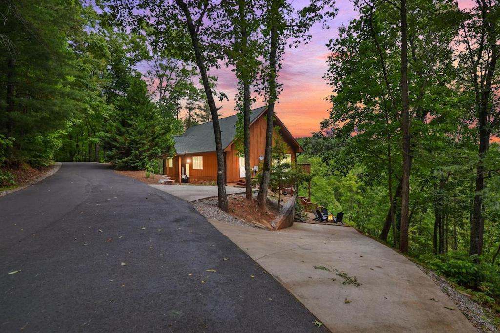 Villa Lily's Lookout - Helen, Ga *
