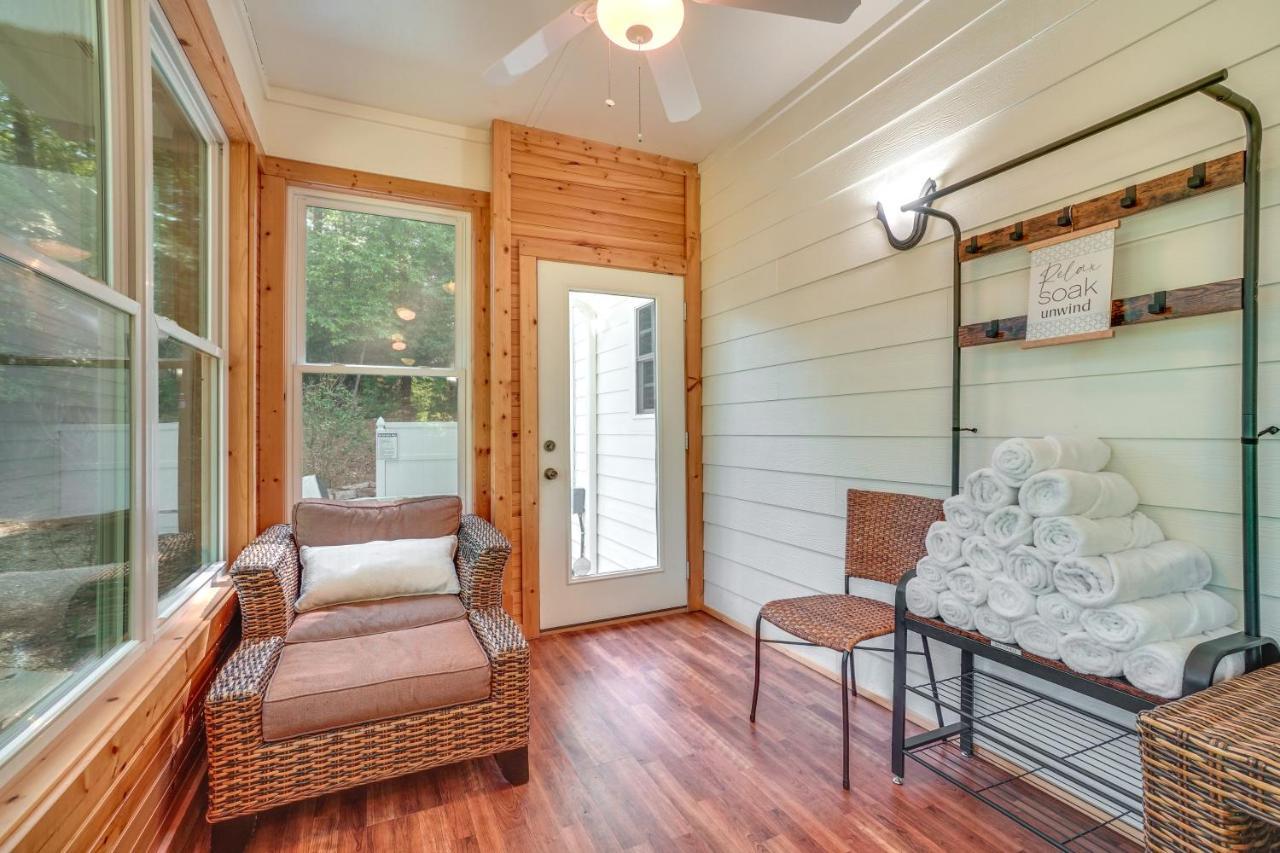 Holiday home Retreat With Hot Tub, 2 Mi To Downtown! *