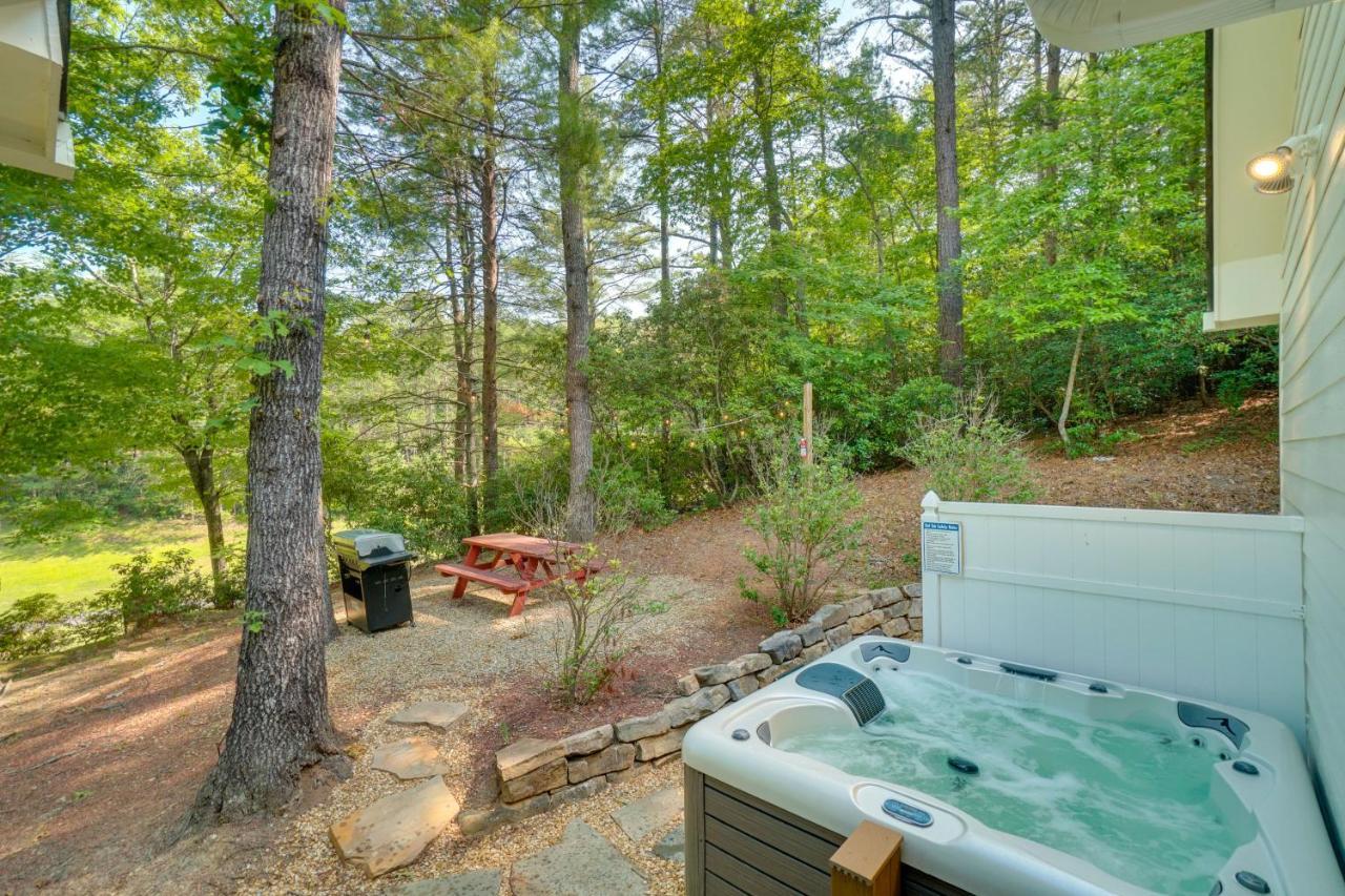 Retreat With Hot Tub, 2 Mi To Downtown! Holiday home Helen