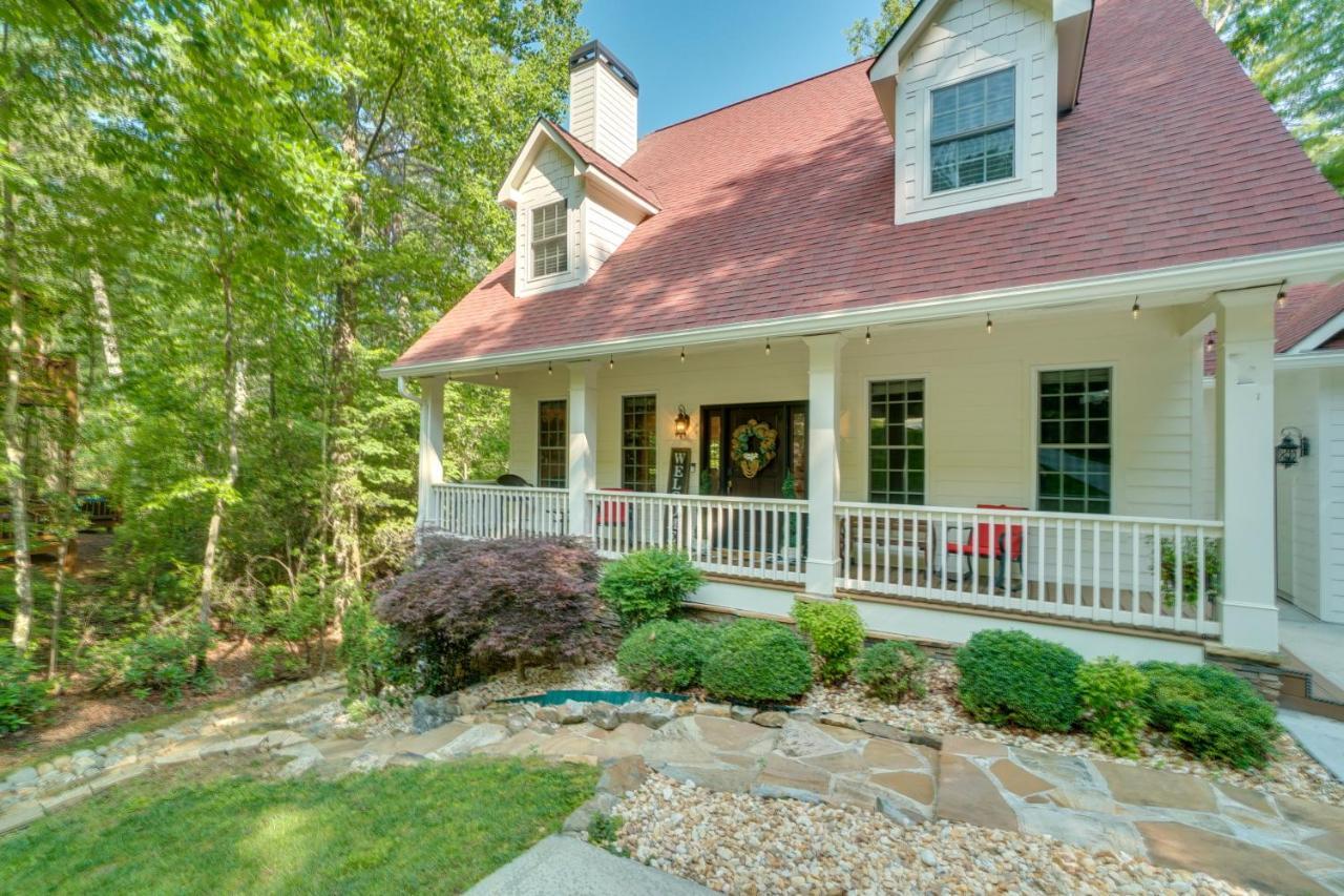 Retreat With Hot Tub, 2 Mi To Downtown! *