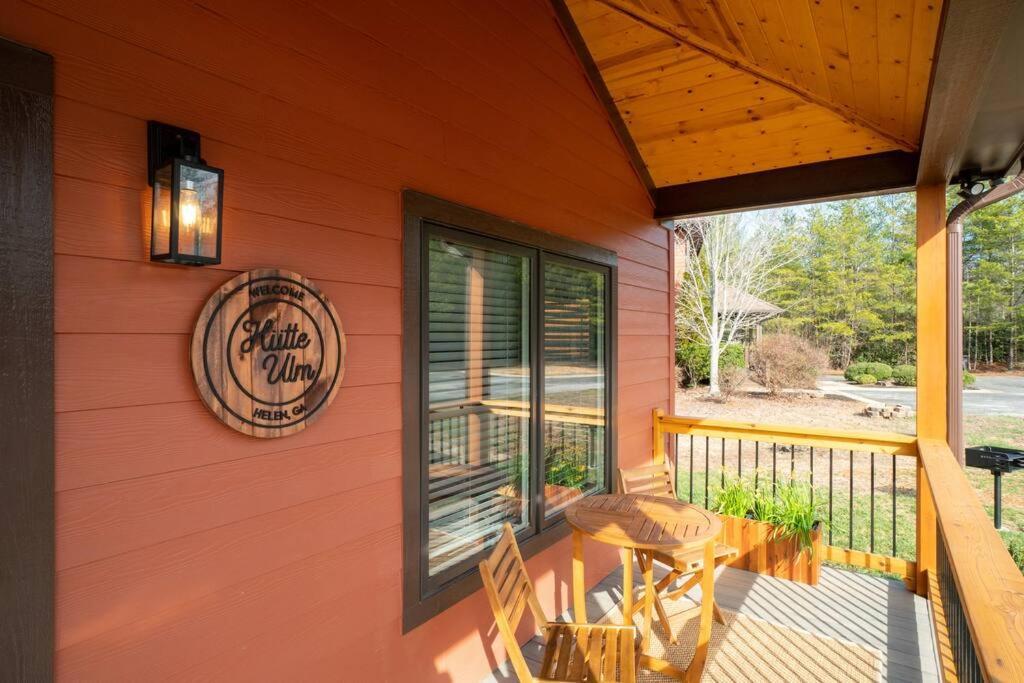 Walk To Downtown-gated Golf Holiday home *