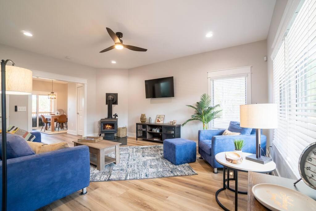 Walk To Downtown-gated Golf *