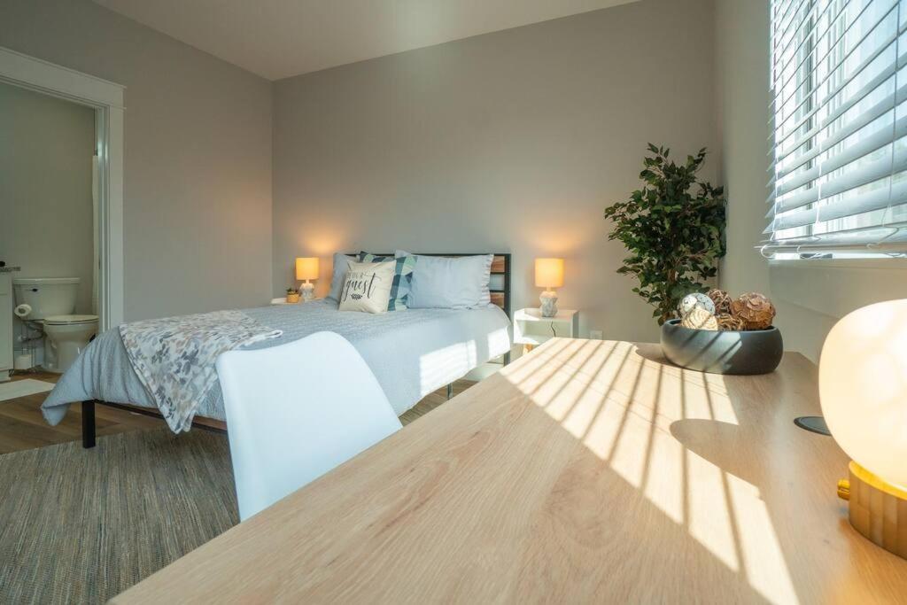 Walk To Downtown-gated Golf Holiday home *