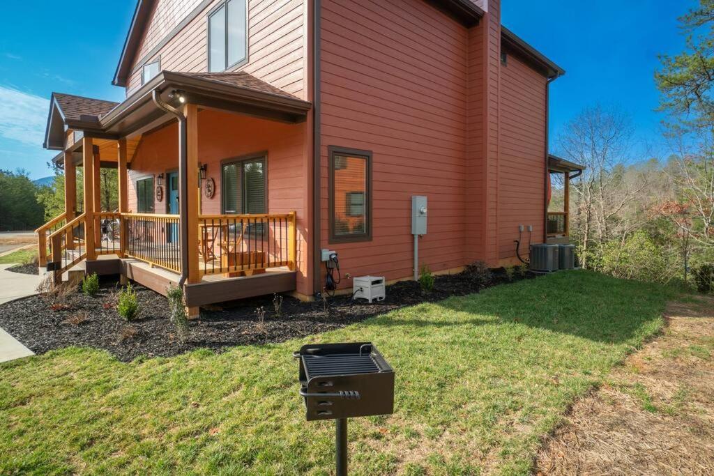Walk To Downtown-gated Golf Holiday home Helen