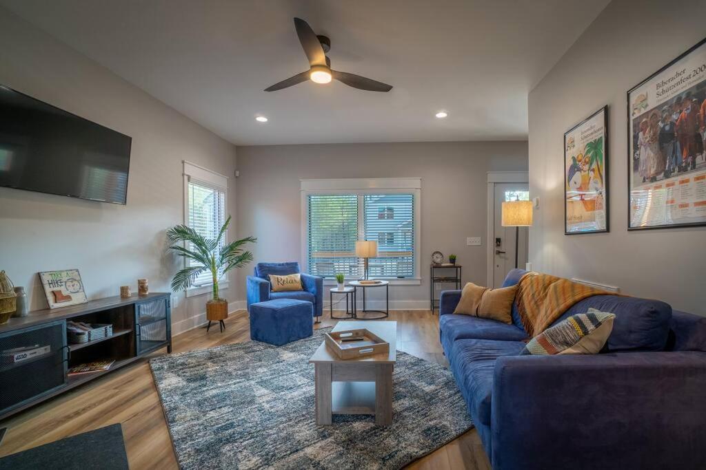 Holiday home Walk To Downtown-gated Golf *