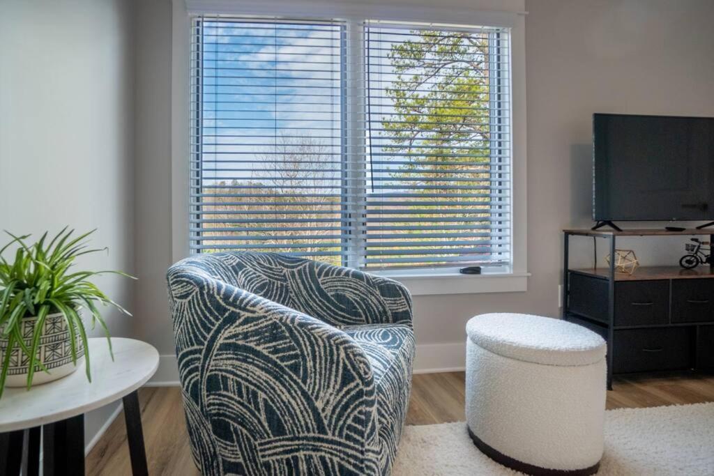 Walk To Downtown-gated Golf Holiday home *