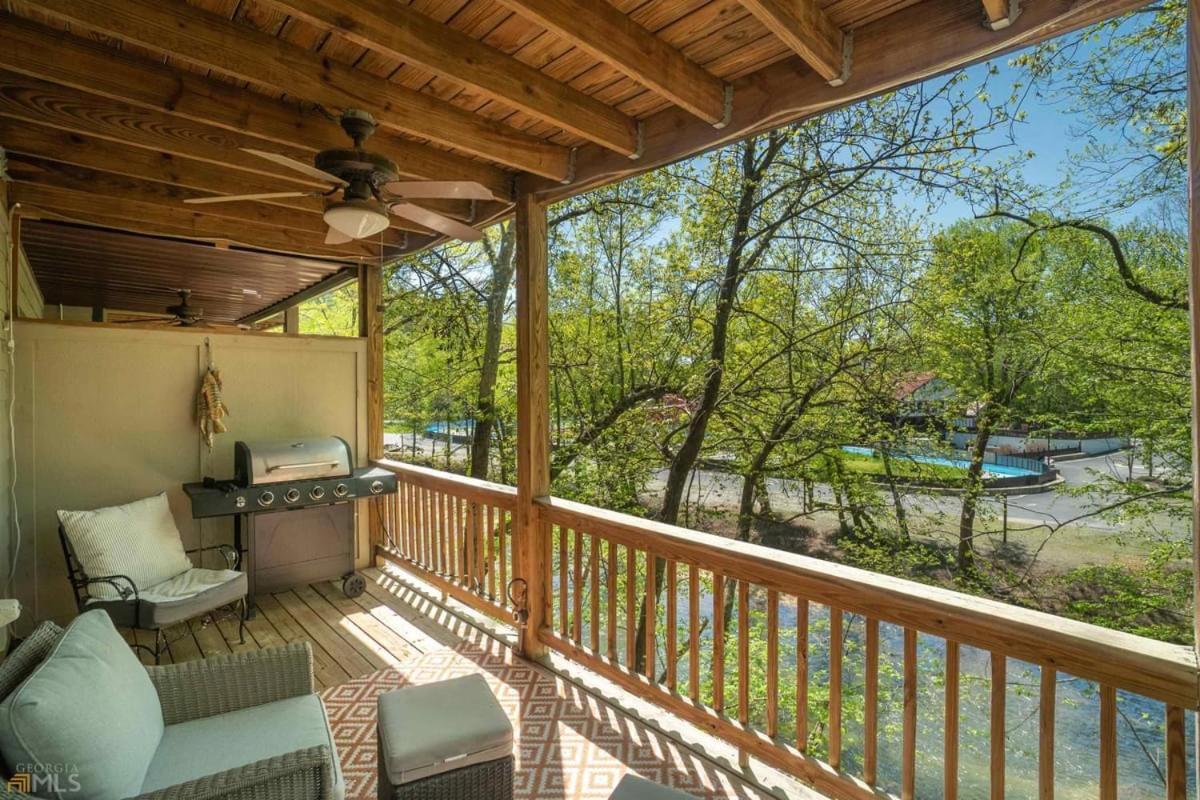 Holiday home Riverfront Within Walking Distance Of *