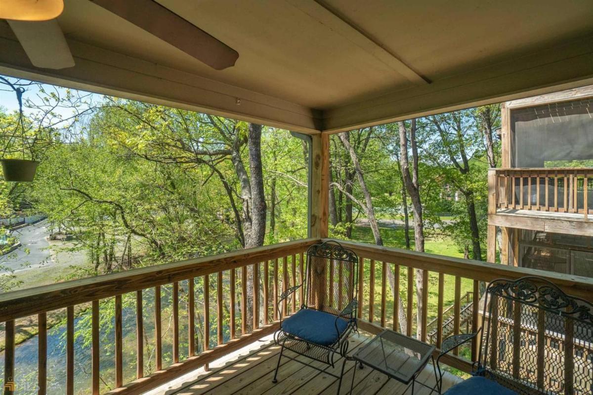 Riverfront Within Walking Distance Of Holiday home *