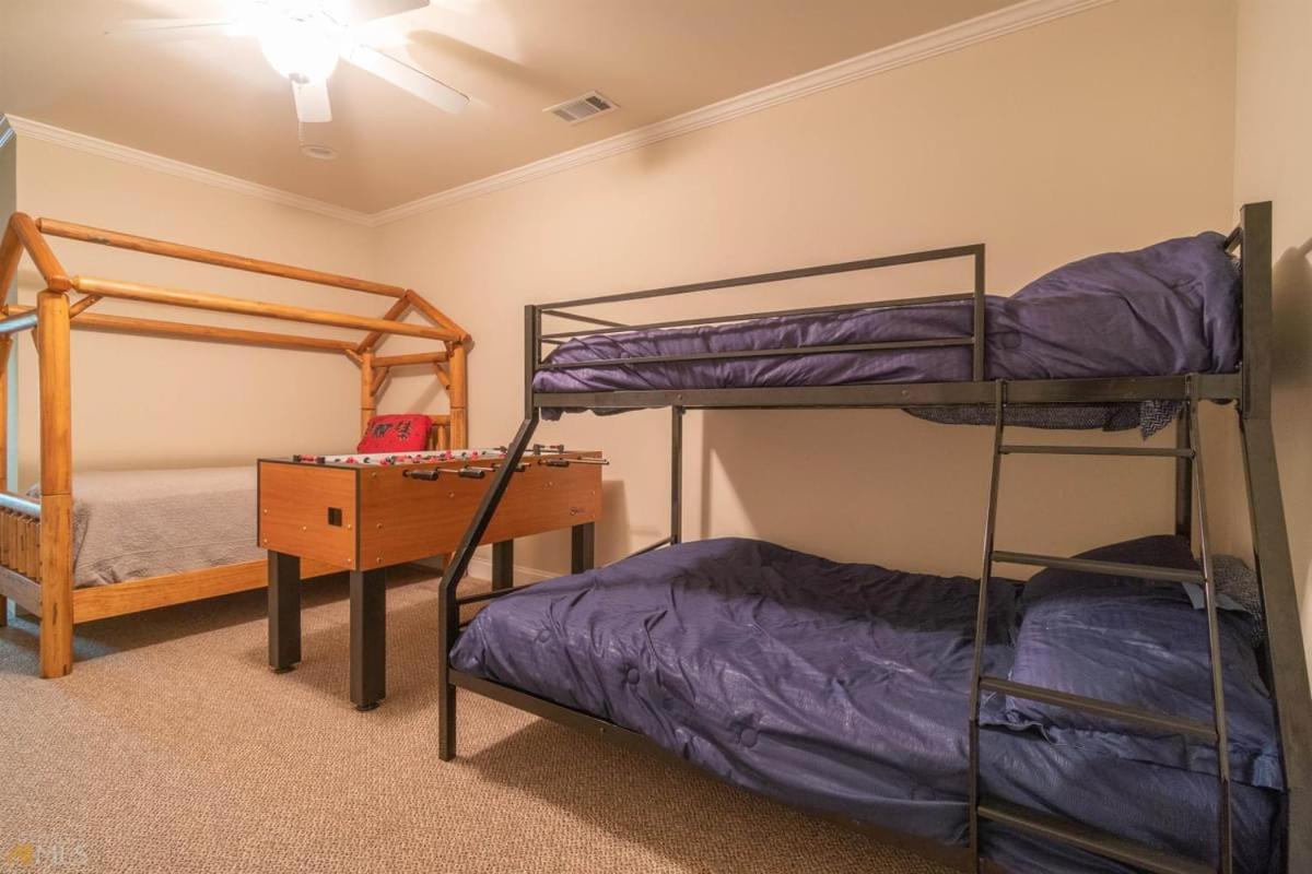 Riverfront Within Walking Distance Of Holiday home
