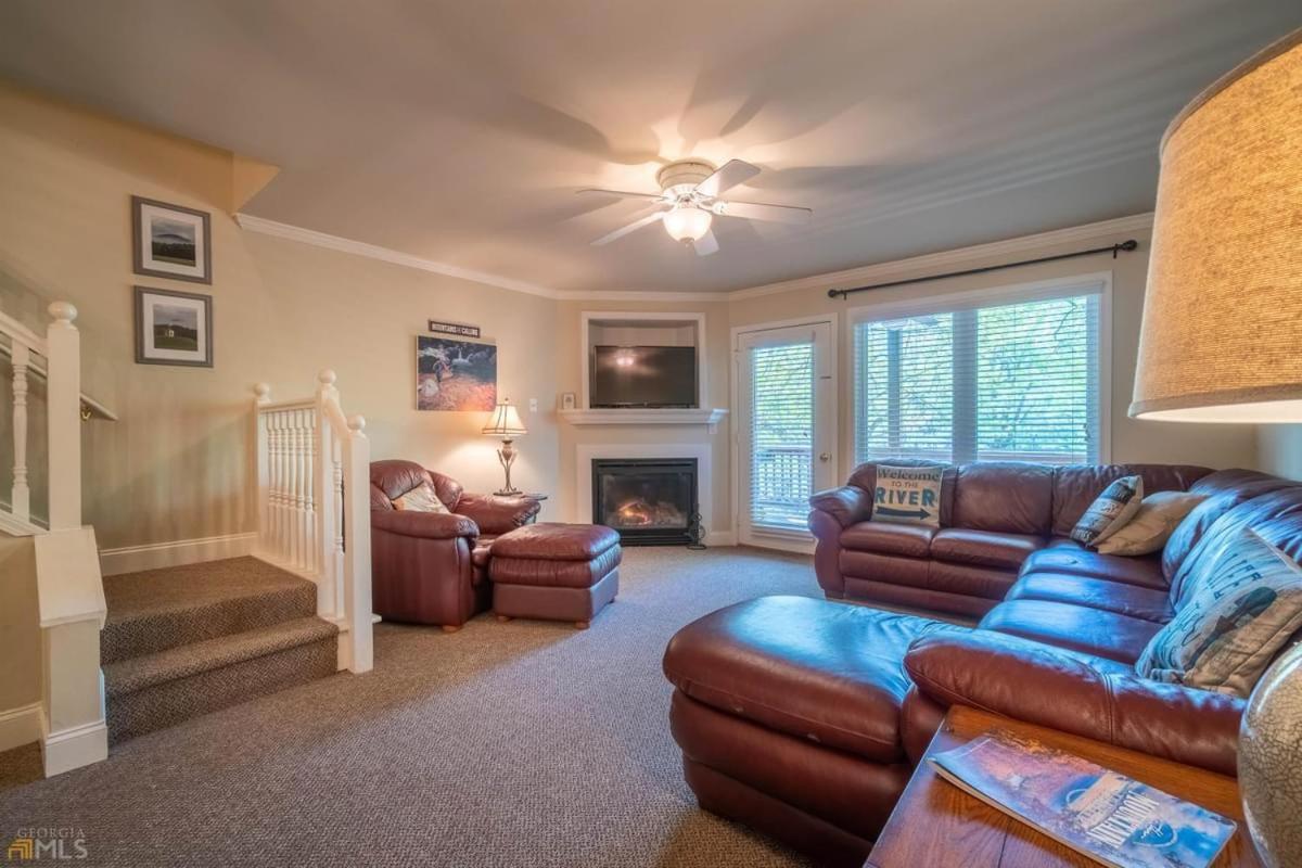 Holiday home Riverfront Within Walking Distance Of