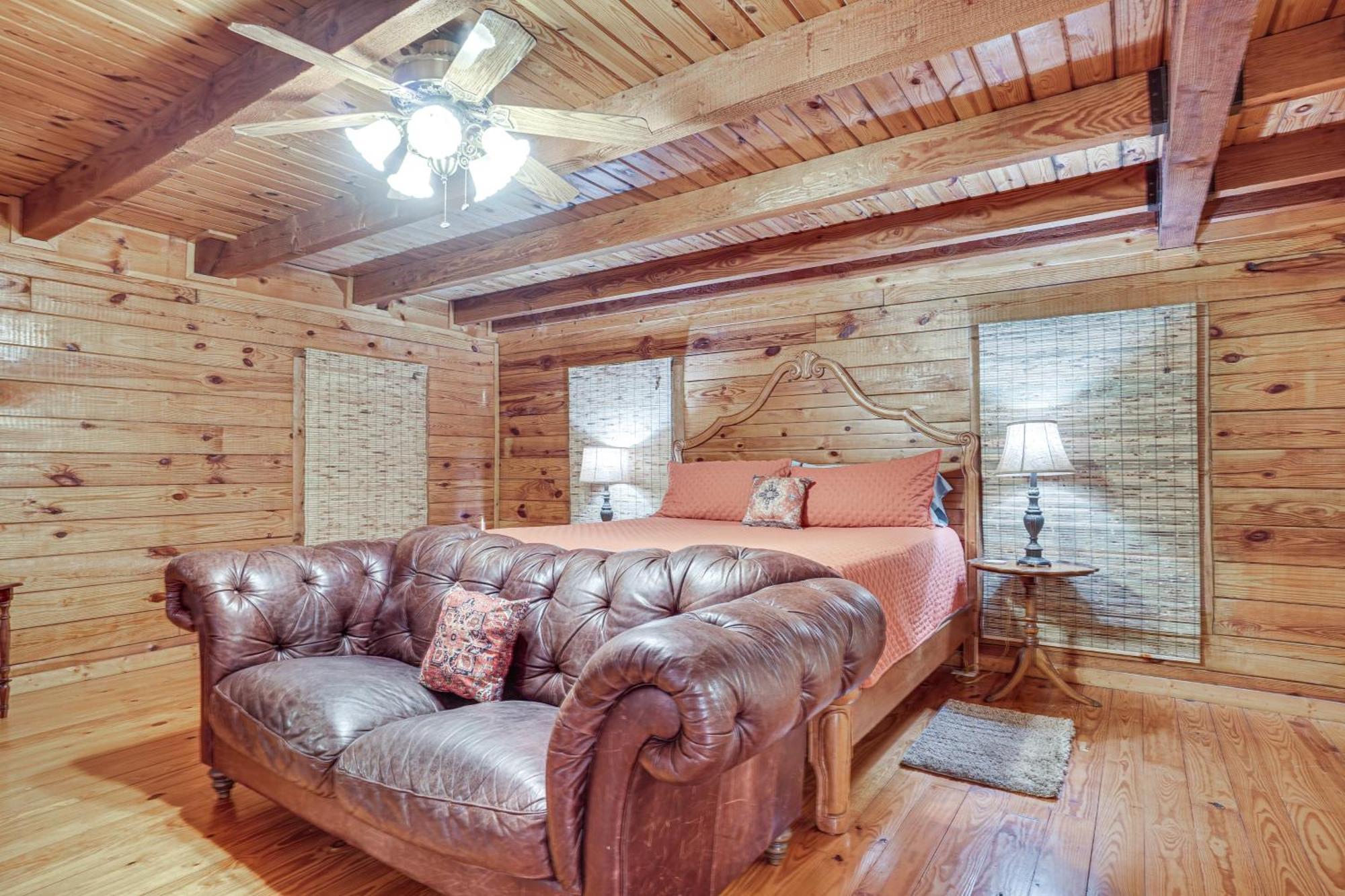 Holiday home Spacious Log Cabin In With Deck And Pool Access! Helen