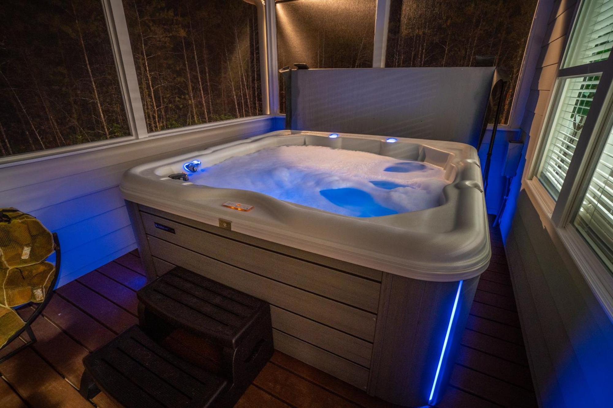 Par-tee Haus I- Game & Hot Tub-walk To Helen