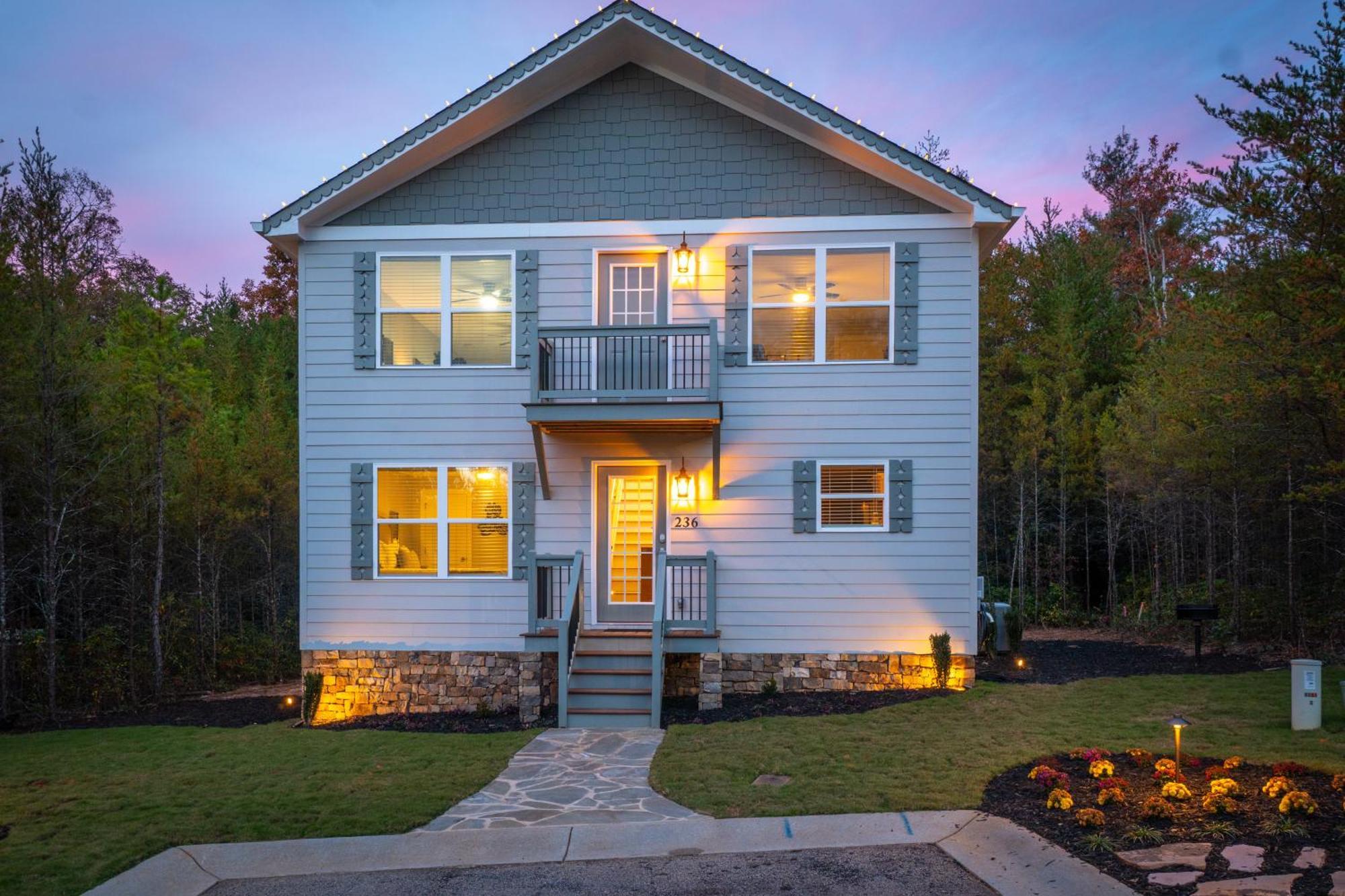 Par-tee Haus I- Game & Hot Tub-walk To Holiday home Helen