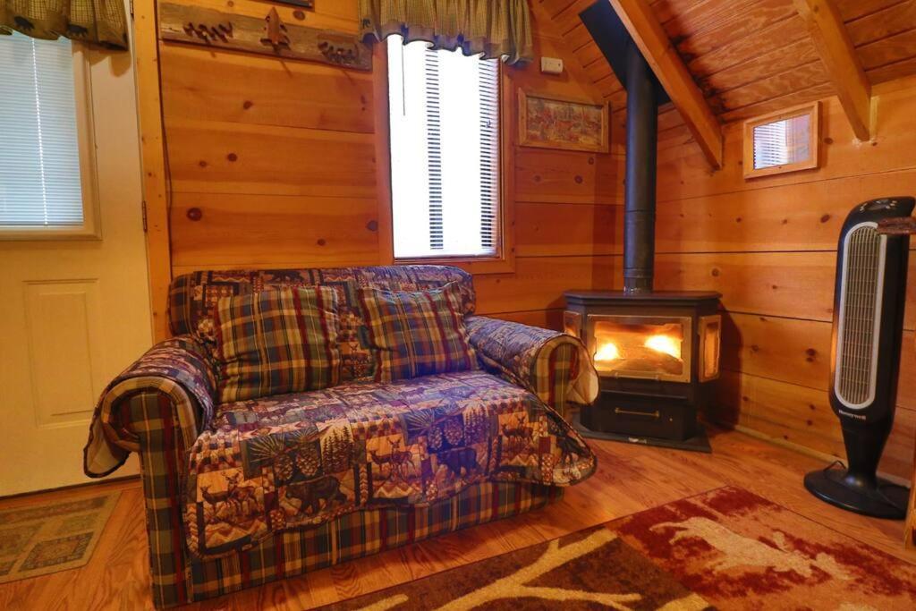 Cozy W/ Fireplace 3 Minutes To Helen! #2. *