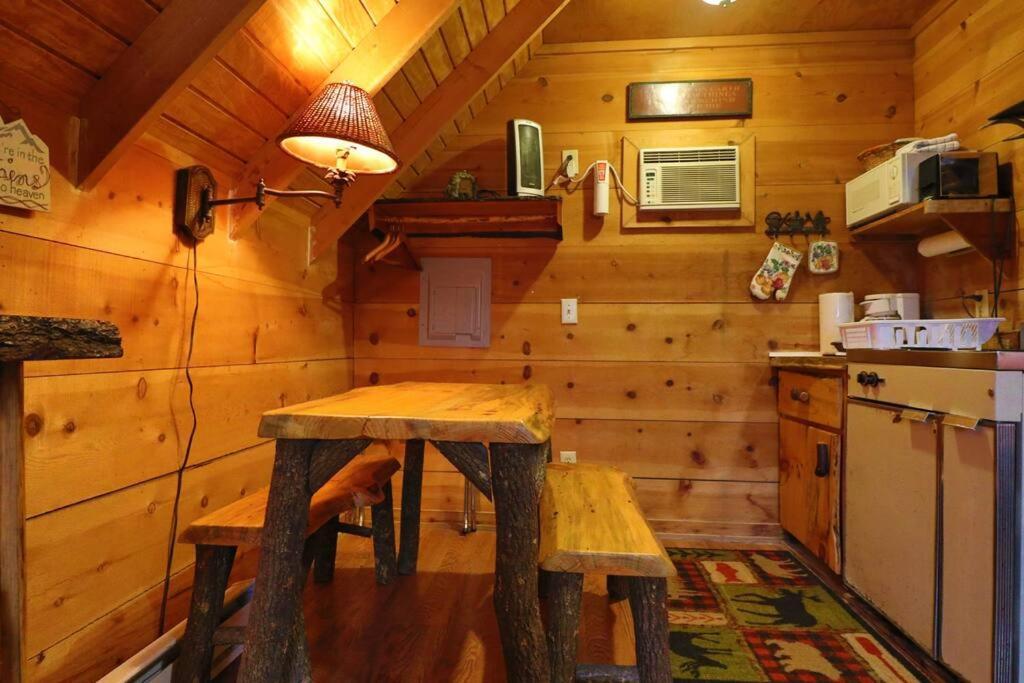 Cozy W/ Fireplace 3 Minutes To Helen! #2. Holiday home Helen