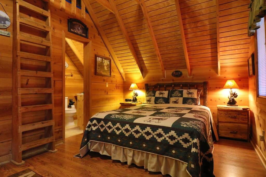 Cozy W/ Fireplace 3 Minutes To Helen! #2. Holiday home