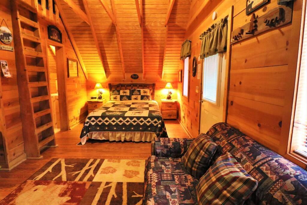 Holiday home Cozy W/ Fireplace 3 Minutes To Helen! #2.