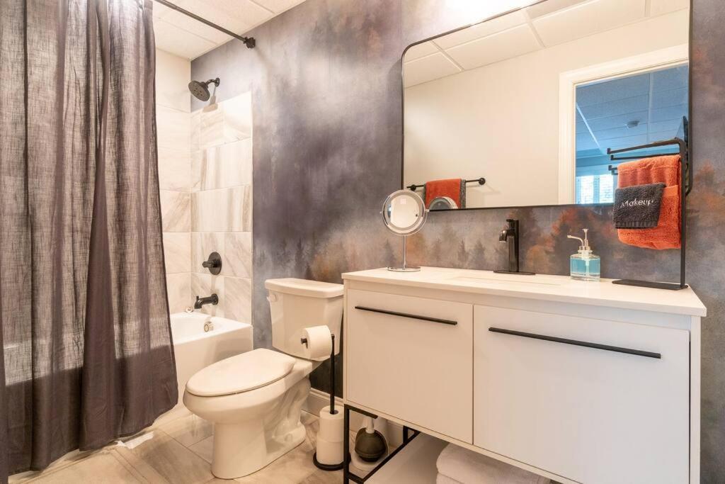 Gorgeous Modern W/hot Tub & Pool Table Holiday home