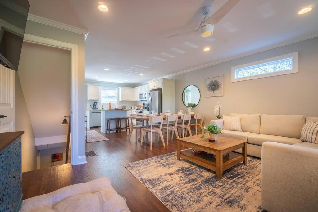 Holiday home Gorgeous Modern W/hot Tub & Pool Table