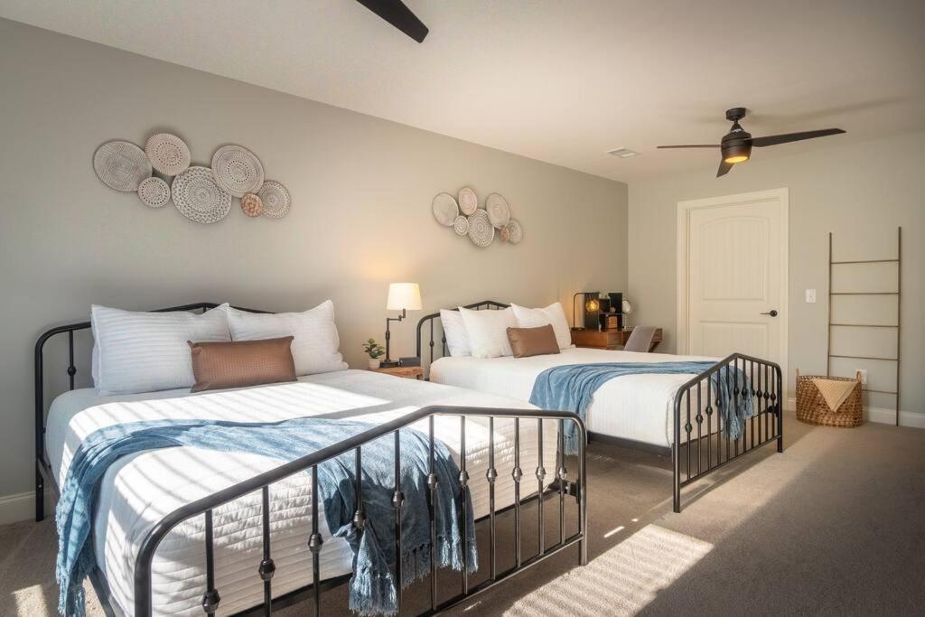 Gorgeous Modern W/hot Tub & Pool Table Holiday home Helen
